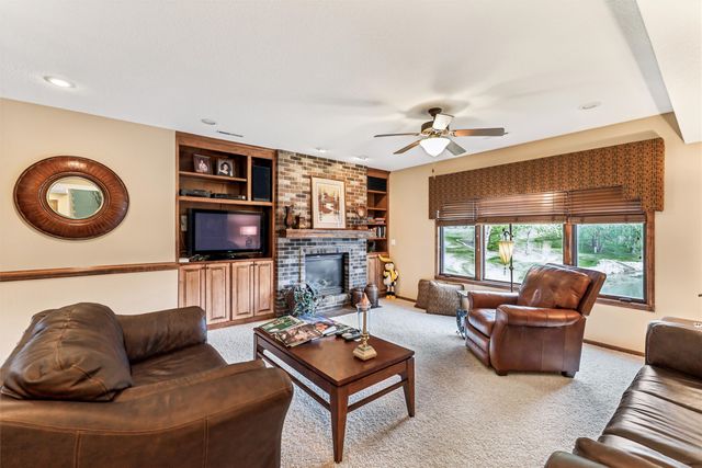 16691 Valleyview Lane, Clive, IA 50325