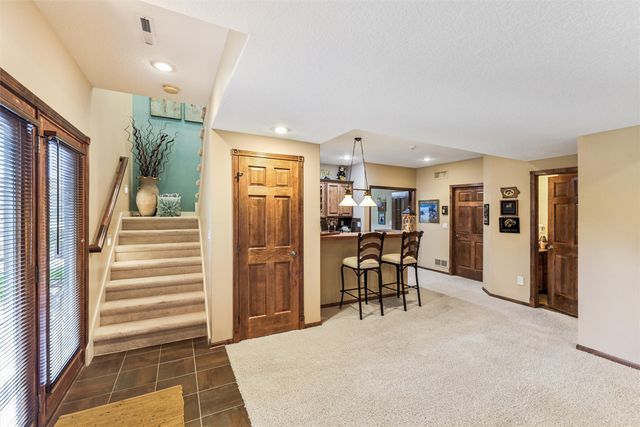 16691 Valleyview Lane, Clive, IA 50325