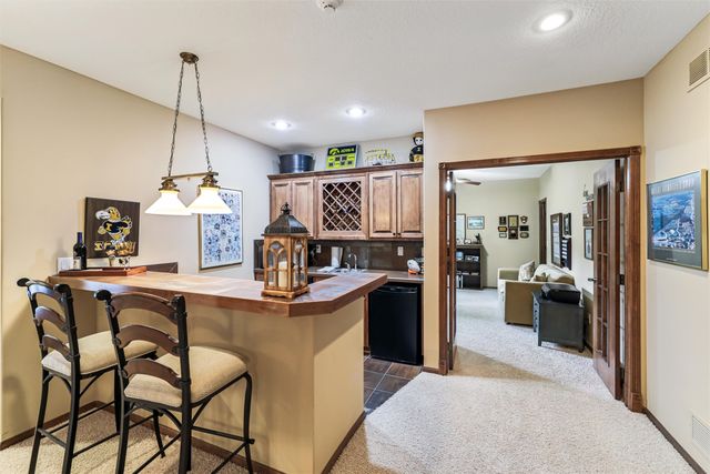 16691 Valleyview Lane, Clive, IA 50325