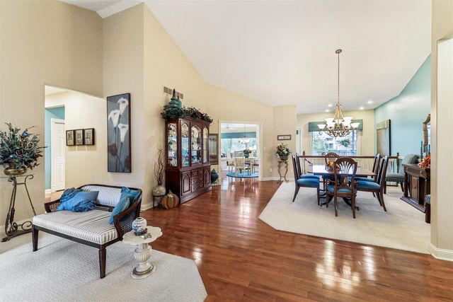 16691 Valleyview Lane, Clive, IA 50325