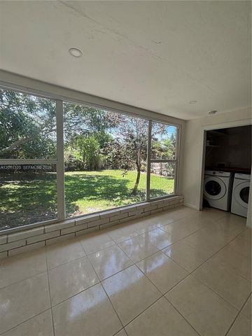822 Avenida Hermosa, West Palm Beach, FL 33405