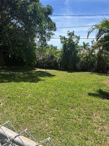 822 Avenida Hermosa, West Palm Beach, FL 33405