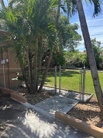 822 Avenida Hermosa, West Palm Beach, FL 33405