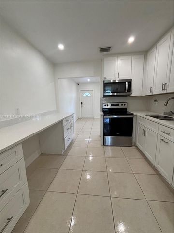 822 Avenida Hermosa, West Palm Beach, FL 33405