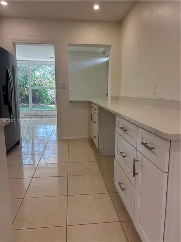 822 Avenida Hermosa, West Palm Beach, FL 33405