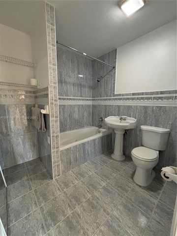 822 Avenida Hermosa, West Palm Beach, FL 33405