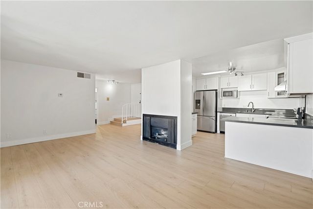 125 Allen 306, Pasadena, CA 91106