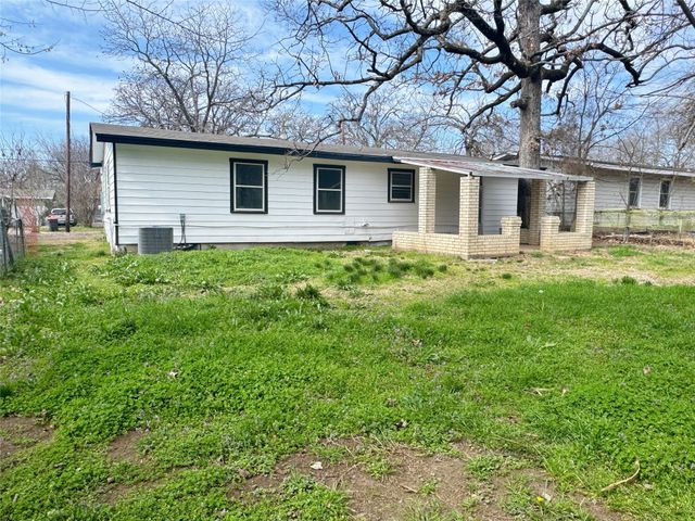345 SW 16th Street, Paris, TX 75460
