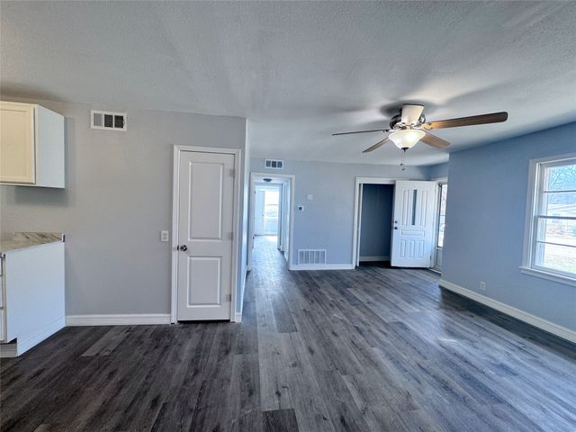 345 SW 16th Street, Paris, TX 75460