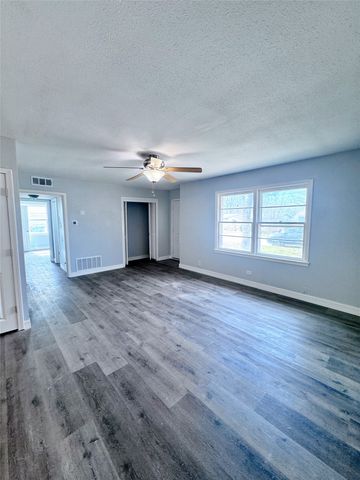 345 SW 16th Street, Paris, TX 75460