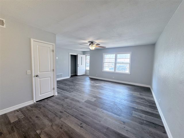 345 SW 16th Street, Paris, TX 75460