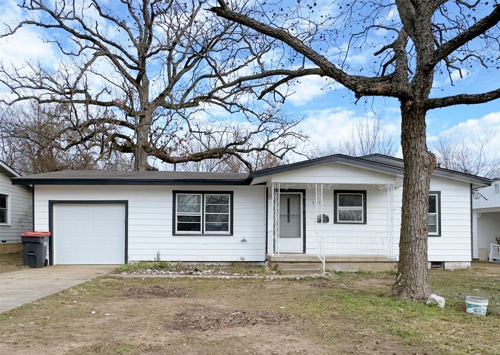 345 SW 16th Street, Paris, TX 75460