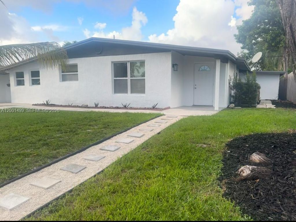 5611 SW 38th St, Davie, FL 33314