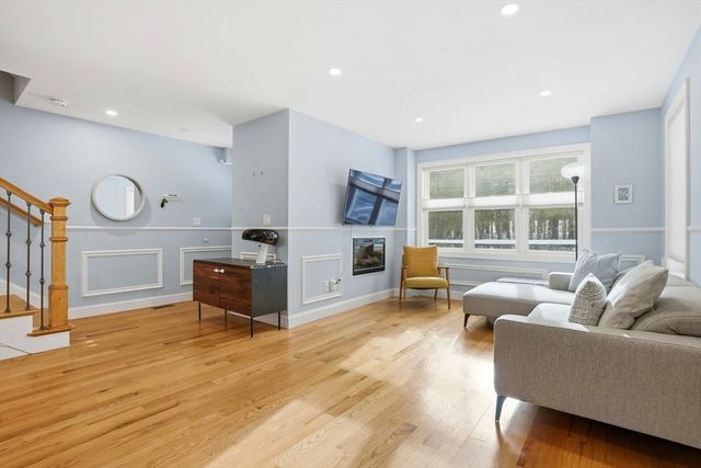 27 Pine Street 27, Dedham, MA 02026