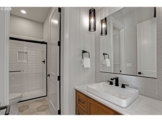 9680 Sw MORRISON St, Portland, OR 97225