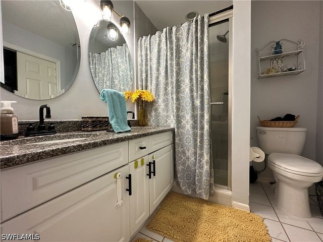 241 Robin Hood CIR 204, Naples, FL 34104