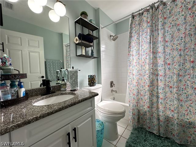 241 Robin Hood CIR 204, Naples, FL 34104