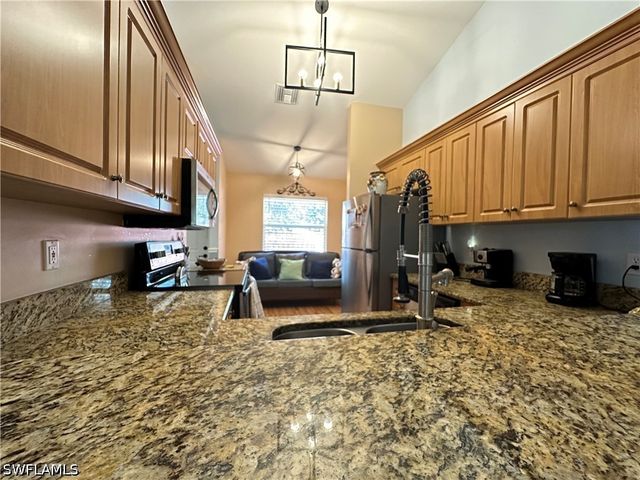 241 Robin Hood CIR 204, Naples, FL 34104