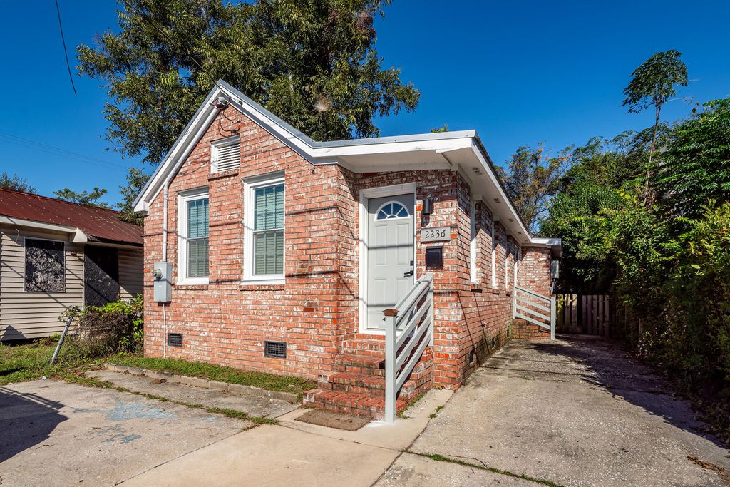 2236 Birdie Garrett Street, Charleston, SC 29405