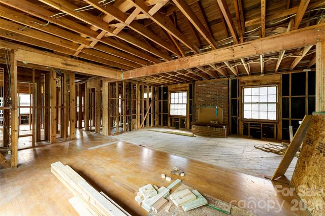8315 Westbourne Drive, Charlotte, NC 28216