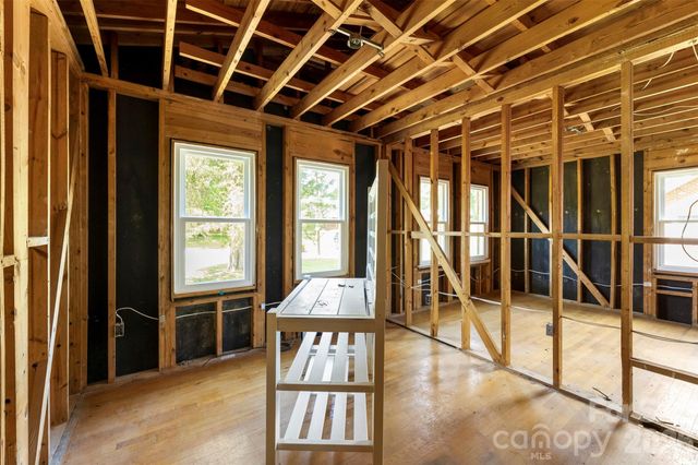 8315 Westbourne Drive, Charlotte, NC 28216