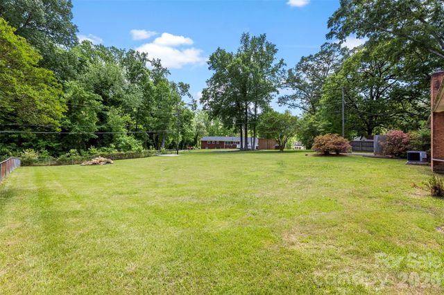 8315 Westbourne Drive, Charlotte, NC 28216