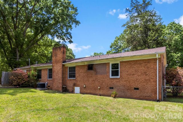 8315 Westbourne Drive, Charlotte, NC 28216
