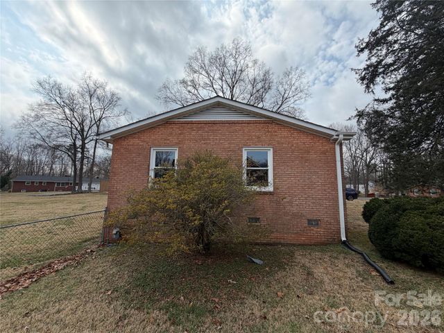 8315 Westbourne Drive, Charlotte, NC 28216