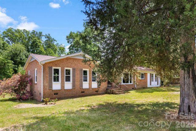8315 Westbourne Drive, Charlotte, NC 28216