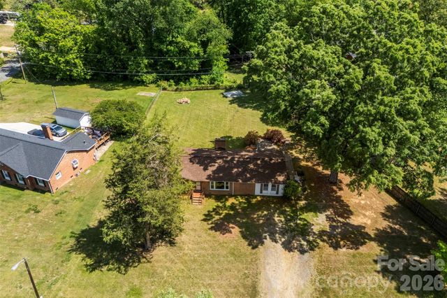 8315 Westbourne Drive, Charlotte, NC 28216