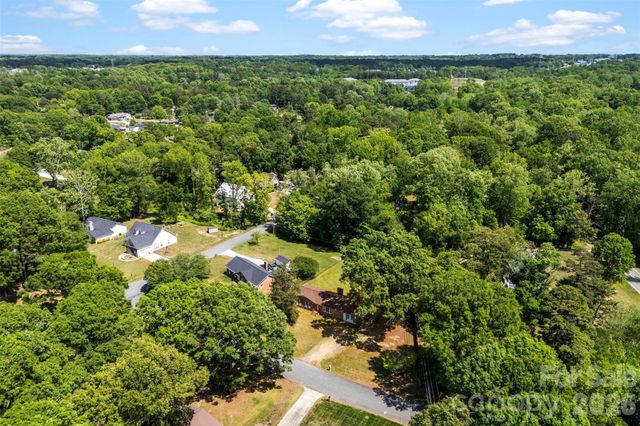 8315 Westbourne Drive, Charlotte, NC 28216