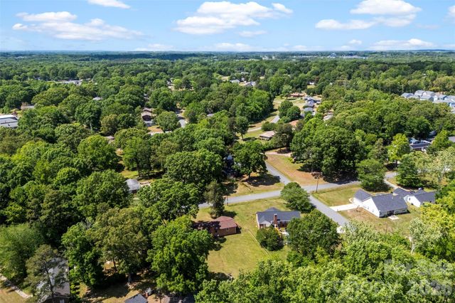 8315 Westbourne Drive, Charlotte, NC 28216