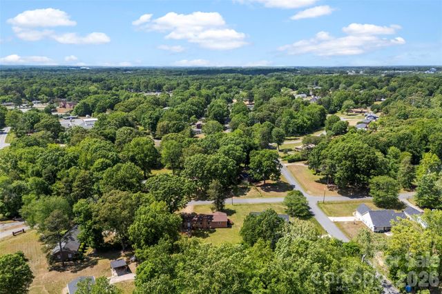 8315 Westbourne Drive, Charlotte, NC 28216
