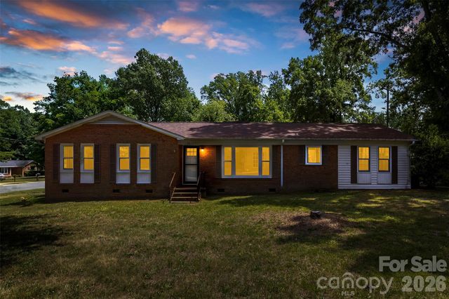 8315 Westbourne Drive, Charlotte, NC 28216