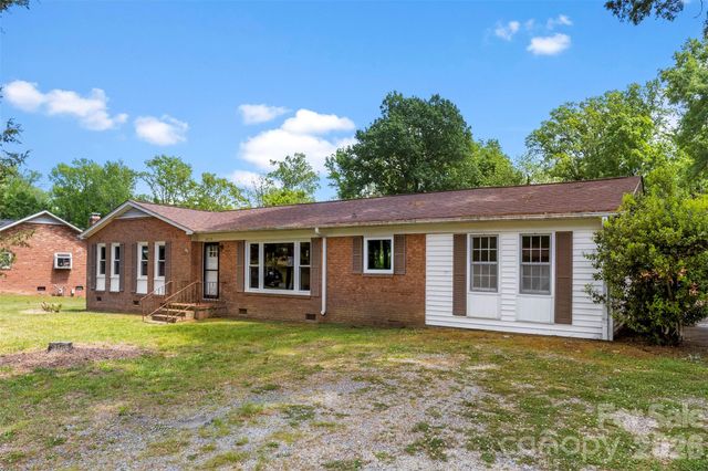 8315 Westbourne Drive, Charlotte, NC 28216