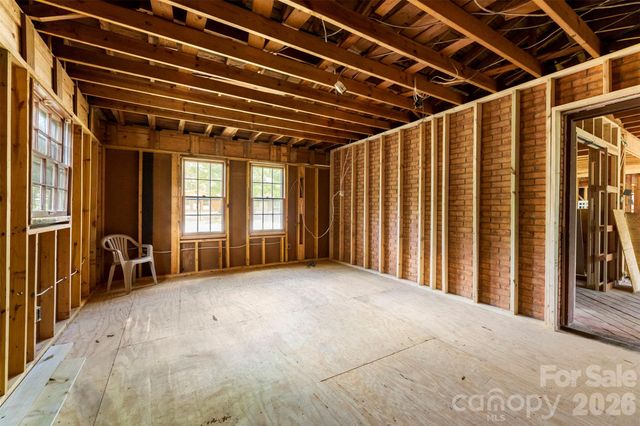 8315 Westbourne Drive, Charlotte, NC 28216