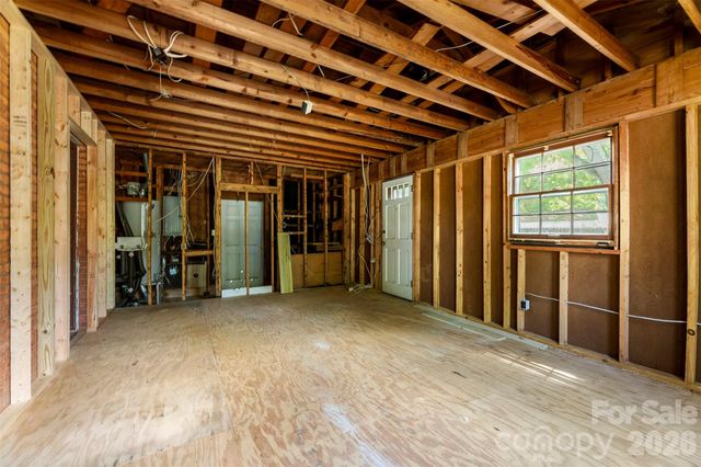 8315 Westbourne Drive, Charlotte, NC 28216
