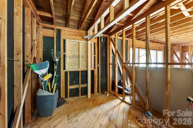 8315 Westbourne Drive, Charlotte, NC 28216