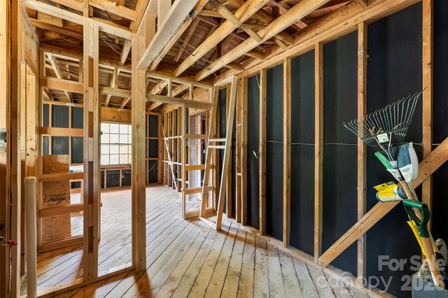 8315 Westbourne Drive, Charlotte, NC 28216