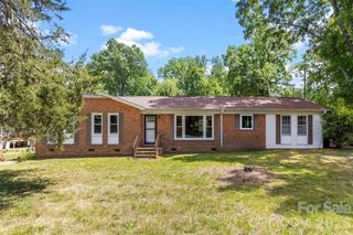 8315 Westbourne Drive, Charlotte, NC 28216
