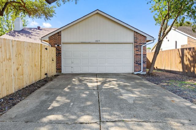 1025 Opal Drive, Desoto, TX 75115