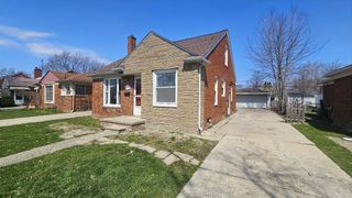 21345 Newcastle Road, Harper Woods, MI 48225