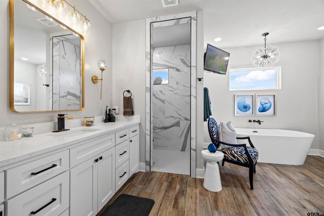 14681 Woodland Creek Dr, Tyler, TX 75706