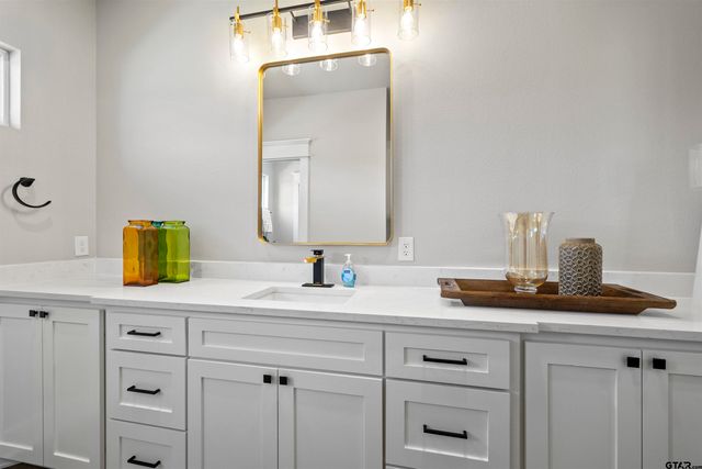 14681 Woodland Creek Dr, Tyler, TX 75706