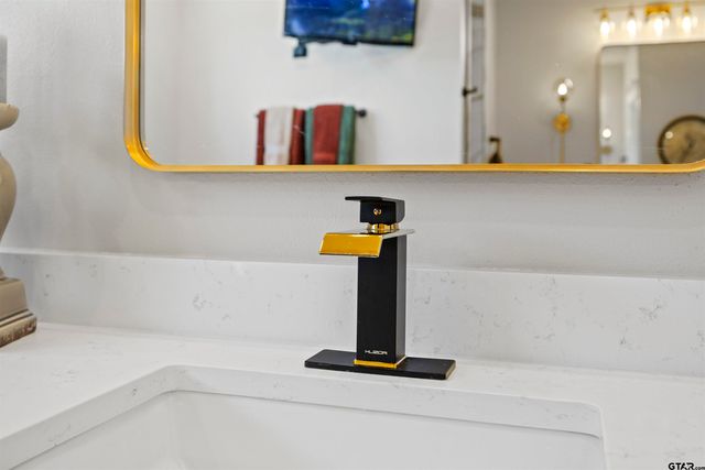 14681 Woodland Creek Dr, Tyler, TX 75706