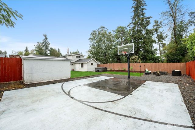 23206 55th Ave W, Mountlake Terrace, WA 98043