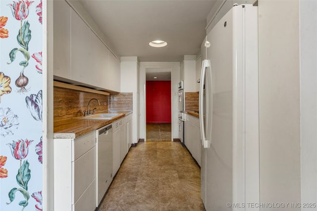 2300 Riverside Drive E, Tulsa, OK 74114