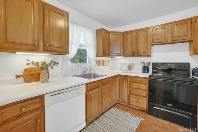 42 Charter Circle 42, Ossining, NY 10562