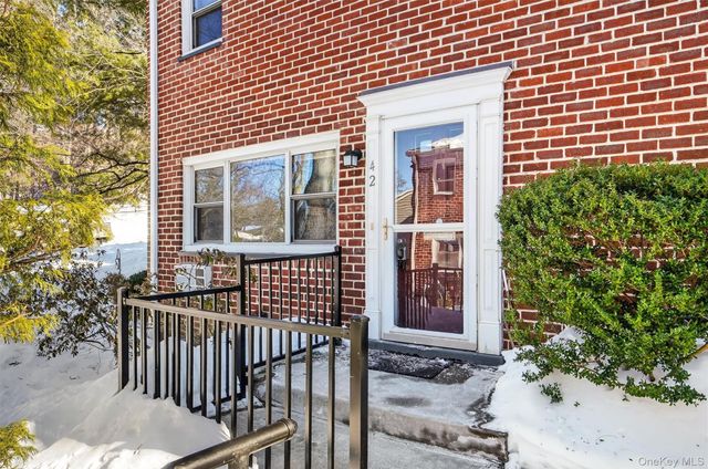 42 Charter Circle 42, Ossining, NY 10562