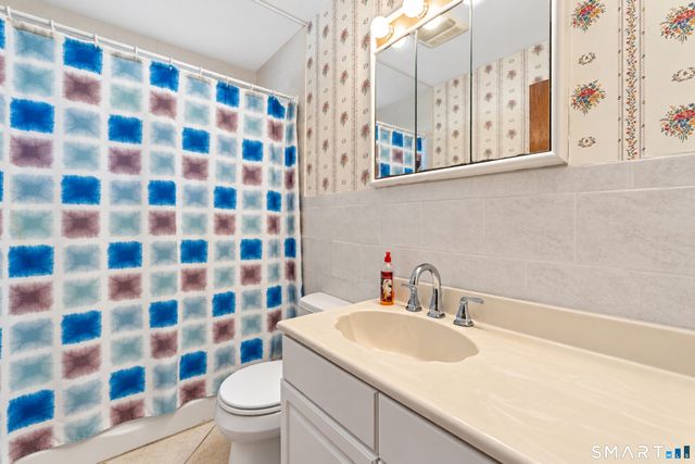 17 Greenbriar Circle, Fairfield, CT 06824